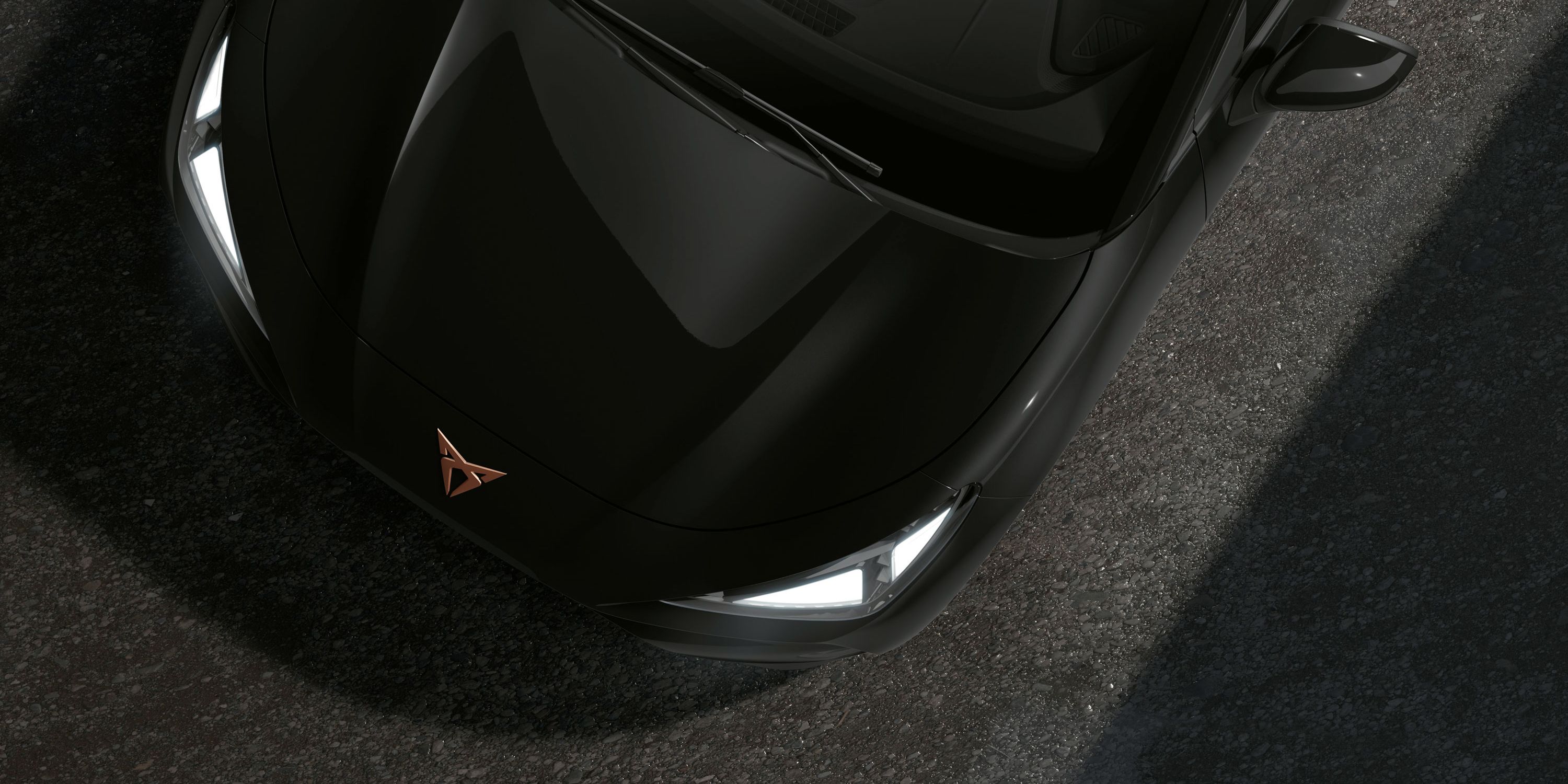 CUPRA Raval v polnočno črni kovinski barvi