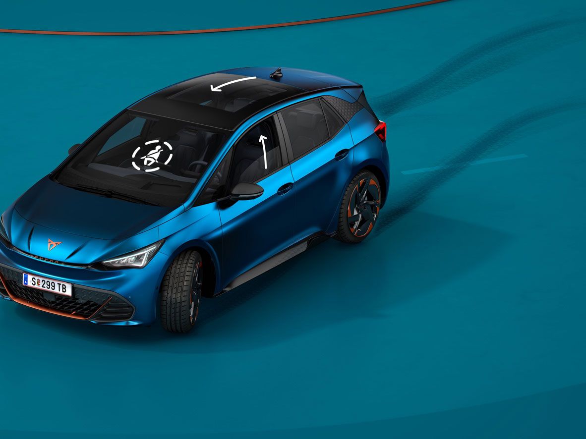 CUPRA Born in Aurora-blau mit Pre-Crash Assist system