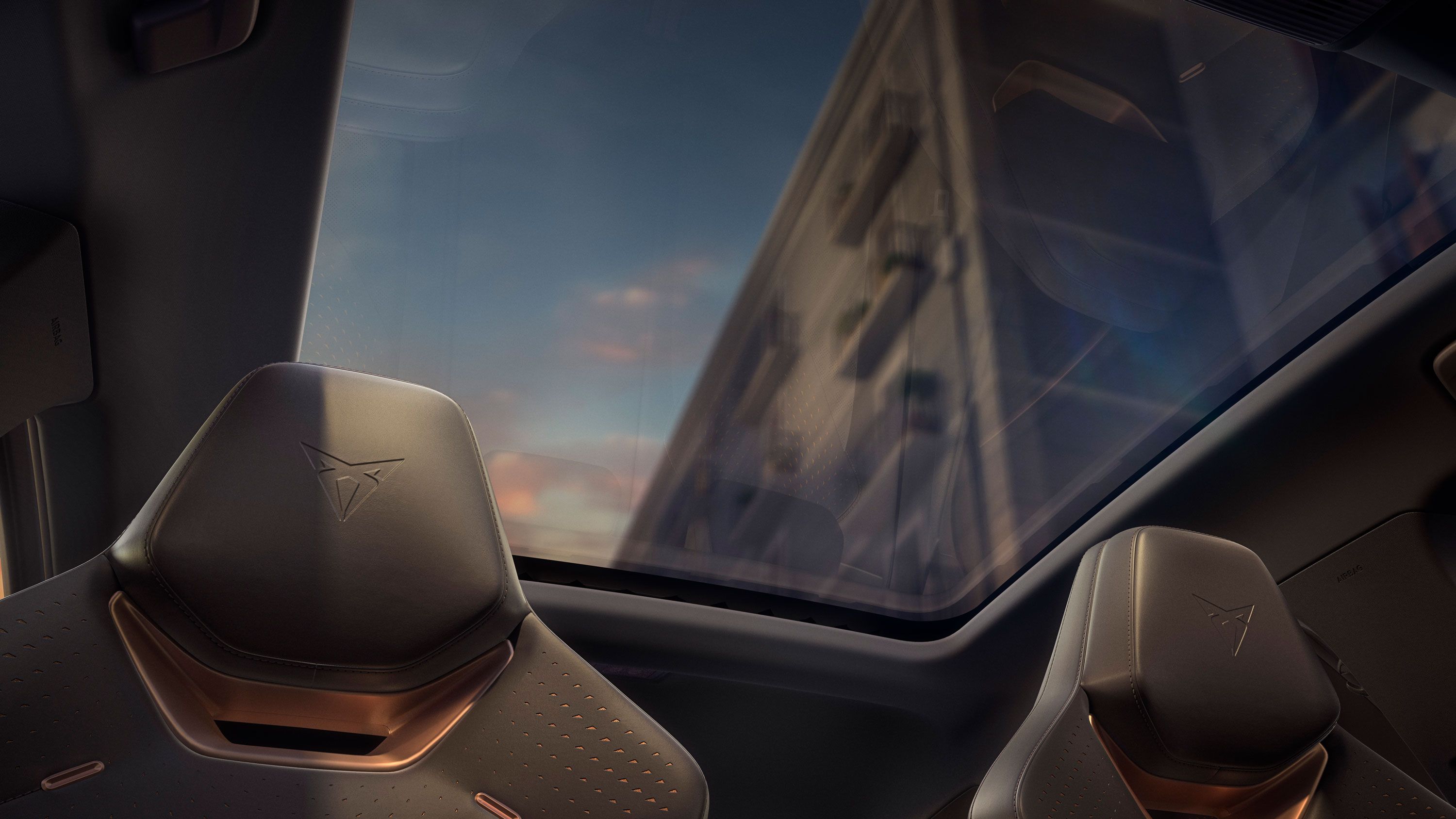 Podroben pogled na panoramsko strešno okno v CUPRA Ravalu