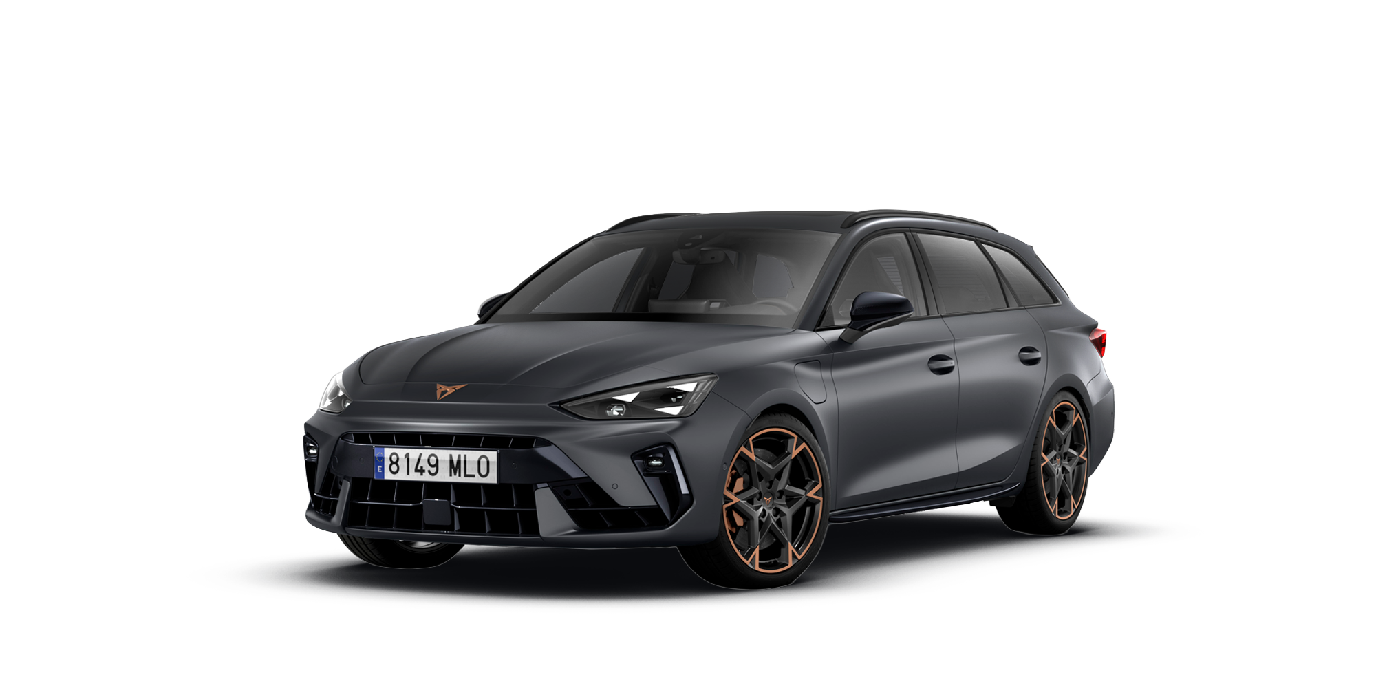 CUPRA Leon Sportstourer z aerodinamičnim dizajnom in zlatimi platišči na belem ozadju.