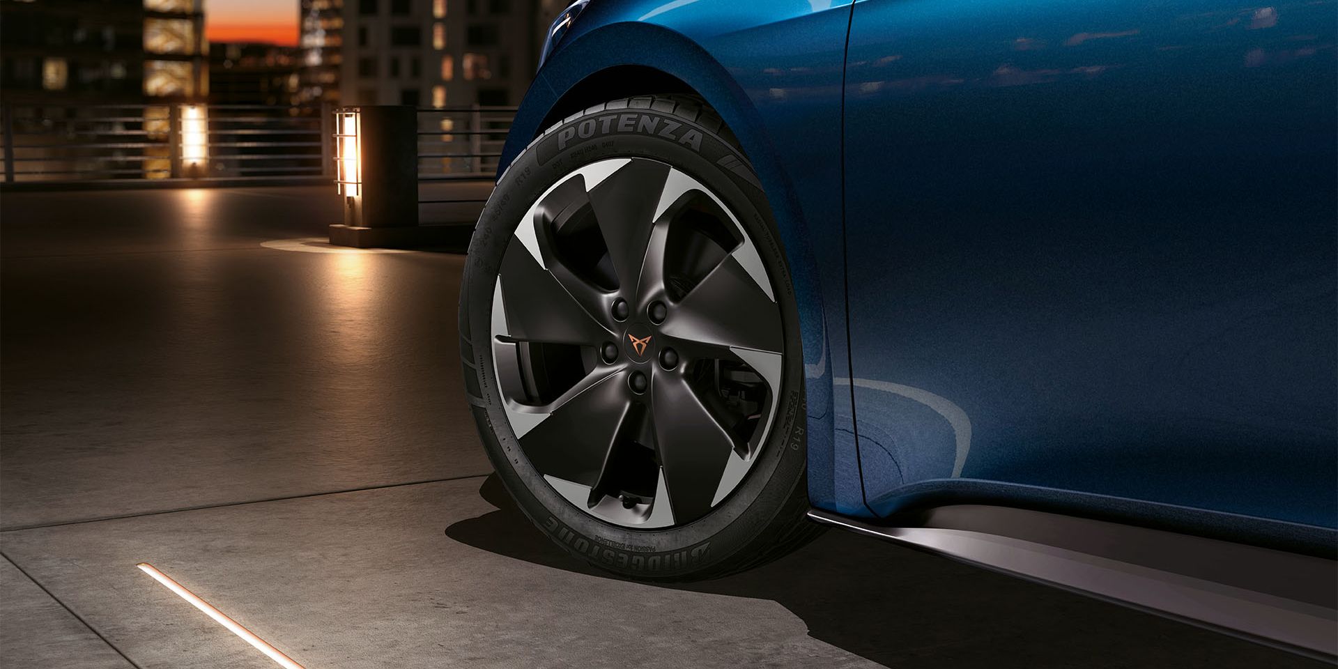 CUPRA Born 18 Zoll Leichtmetallfelgen Dark Aluminium Finish