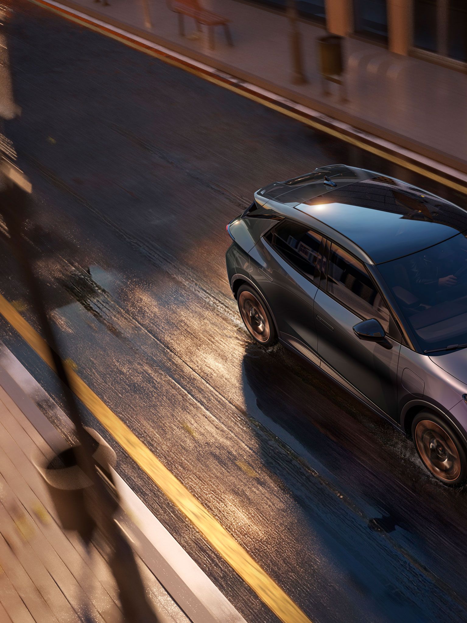 Pogled od zgoraj na CUPRA Ravala VZ v plazemski barvi med vožnjo