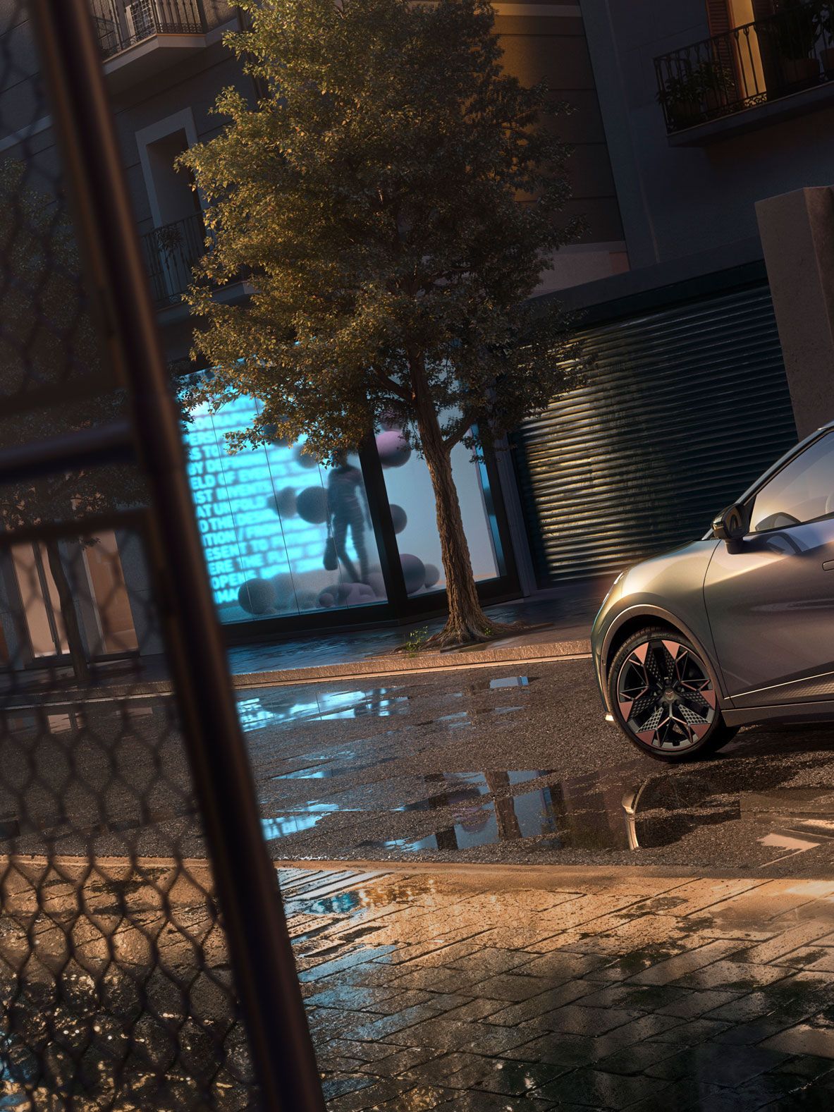 Pogled od blizu na zadek CUPRA Ravala VZ v plazemski barvi z 19-palčnimi platišči, parkiranega ponoči na mestni ulici.