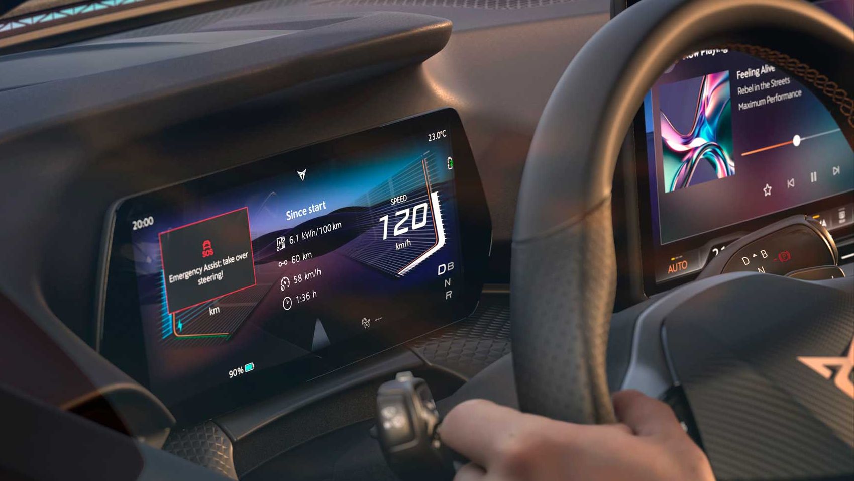 Notranjost avtomobila CUPRA Raval s sodobno digitalno armaturno ploščo, na kateri je prikazan hitrostomer z digitalnim prikazom 120 km/h ter različne informacije o vožnji. Voznik drži volan, v ozadju pa je viden še dodatni zaslon na sredinski konzoli z barvno grafiko. 
