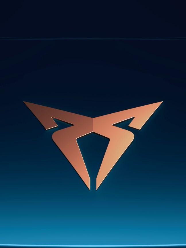 Logotip automobilske znamke Cupra na modrem ozadju.