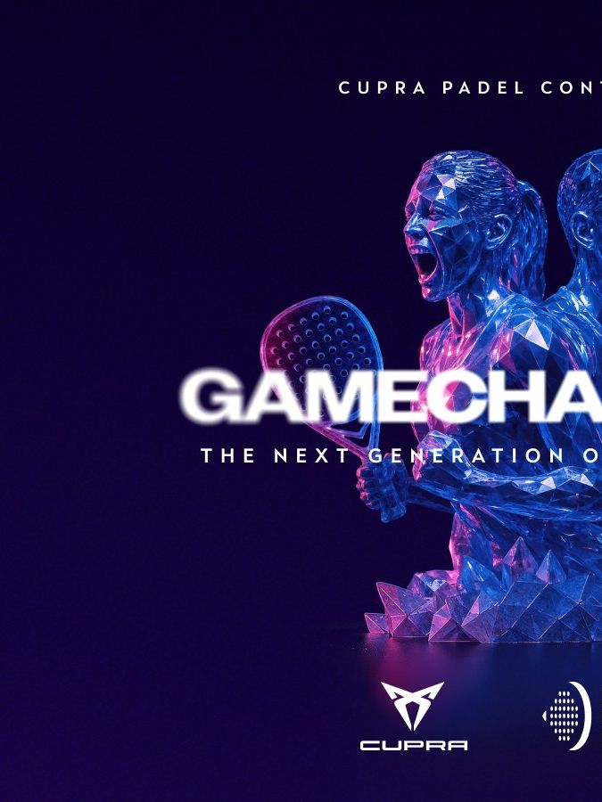 Futuristična podoba dveh ljudi z loparji za padel na temnem ozadju, z napisom "GAMECHANGERS" in besedilom "THE NEXT GENERATION OF PADEL PLAYERS". Spodaj sta logotipa Cupra in Mednarodne padel zveze.