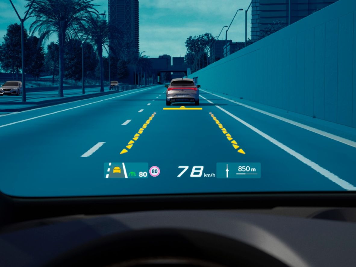 CUPRA Born Head-up Display in der Windschutzscheibe