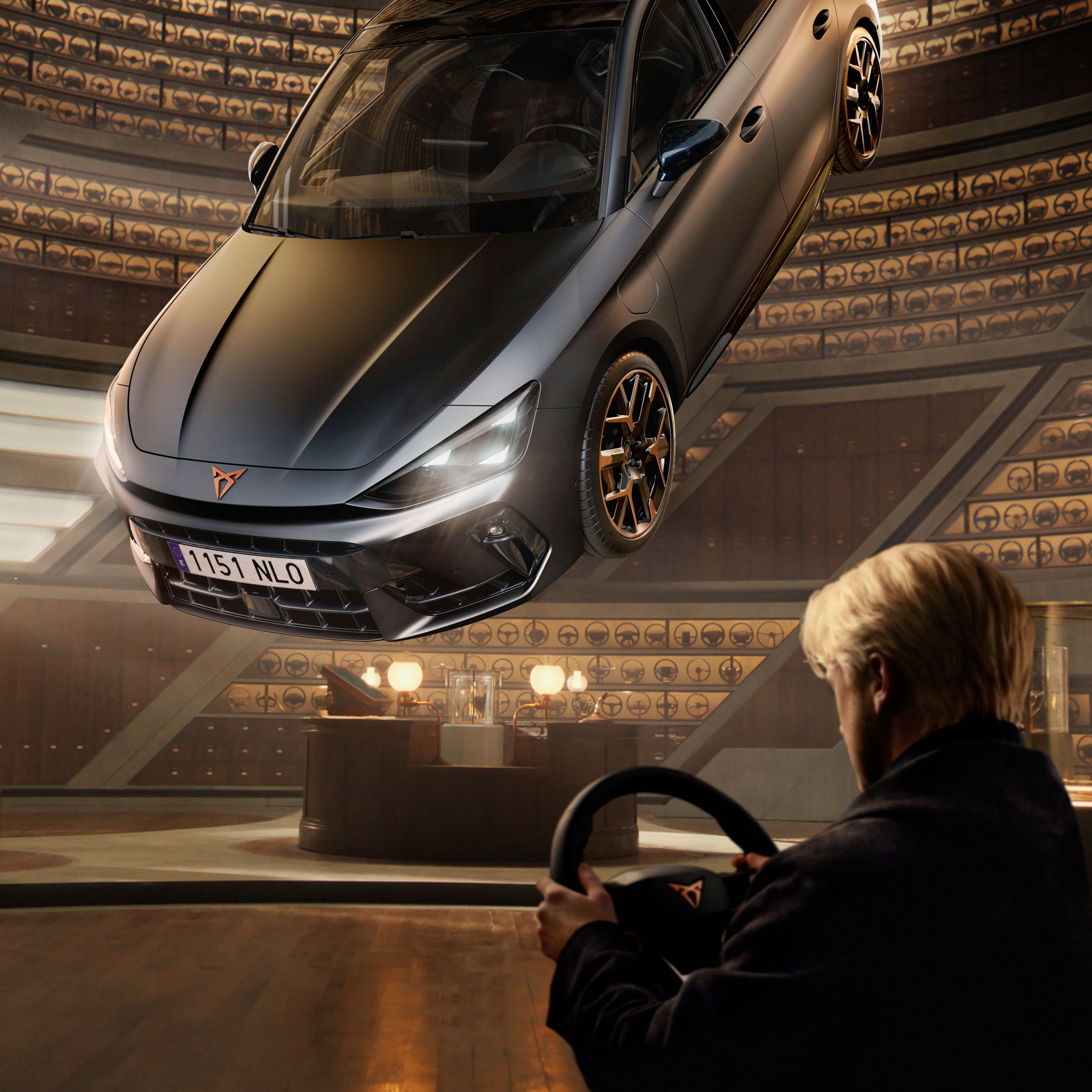 CUPRA Leon v kampanji The Chosen One lebdi v zraku, medtem, ko ga "upravlja" Tom Felton, ki predstavlja Draca Malfoya iz kultne filmske sage Harry Potter.