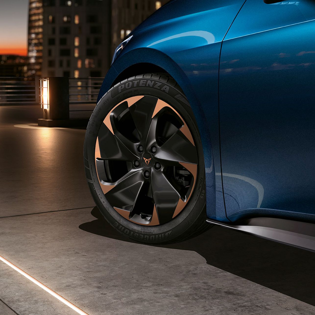 CUPRA Born 18 Zoll Leichtmetallfelgen Dark Aluminium Finish