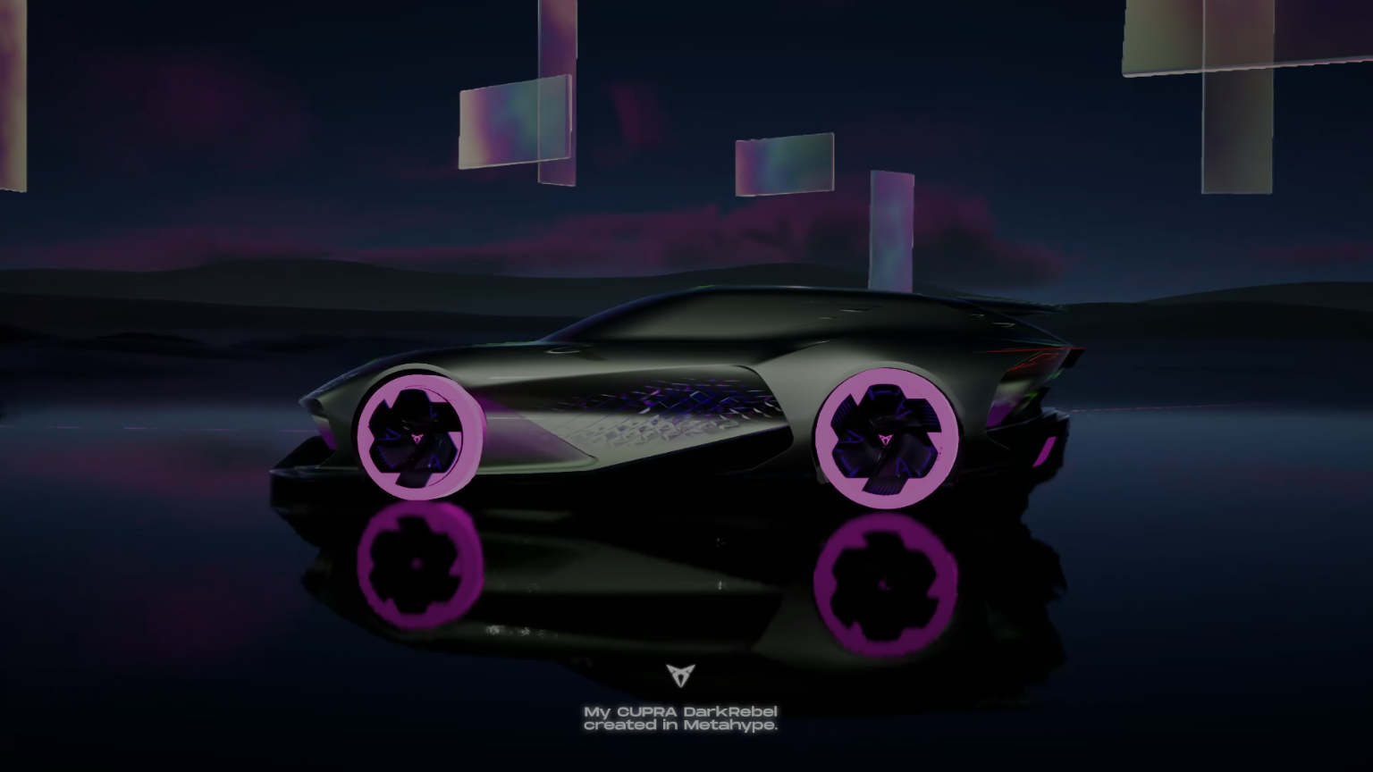 Futuristični avtomobil CUPRA DarkRebel z osvetljenimi roza platišči stoji v temnem okolju, odseva v gladkem vodnem površju. V ozadju so barvite lebdeče kvadrate, ki dodajajo k nadrealnemu vzdušju.